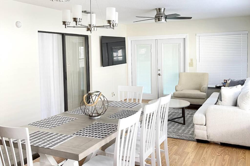 Delightful 3 Bdrm Home, Mins To Clearwater Beach المظهر الخارجي الصورة